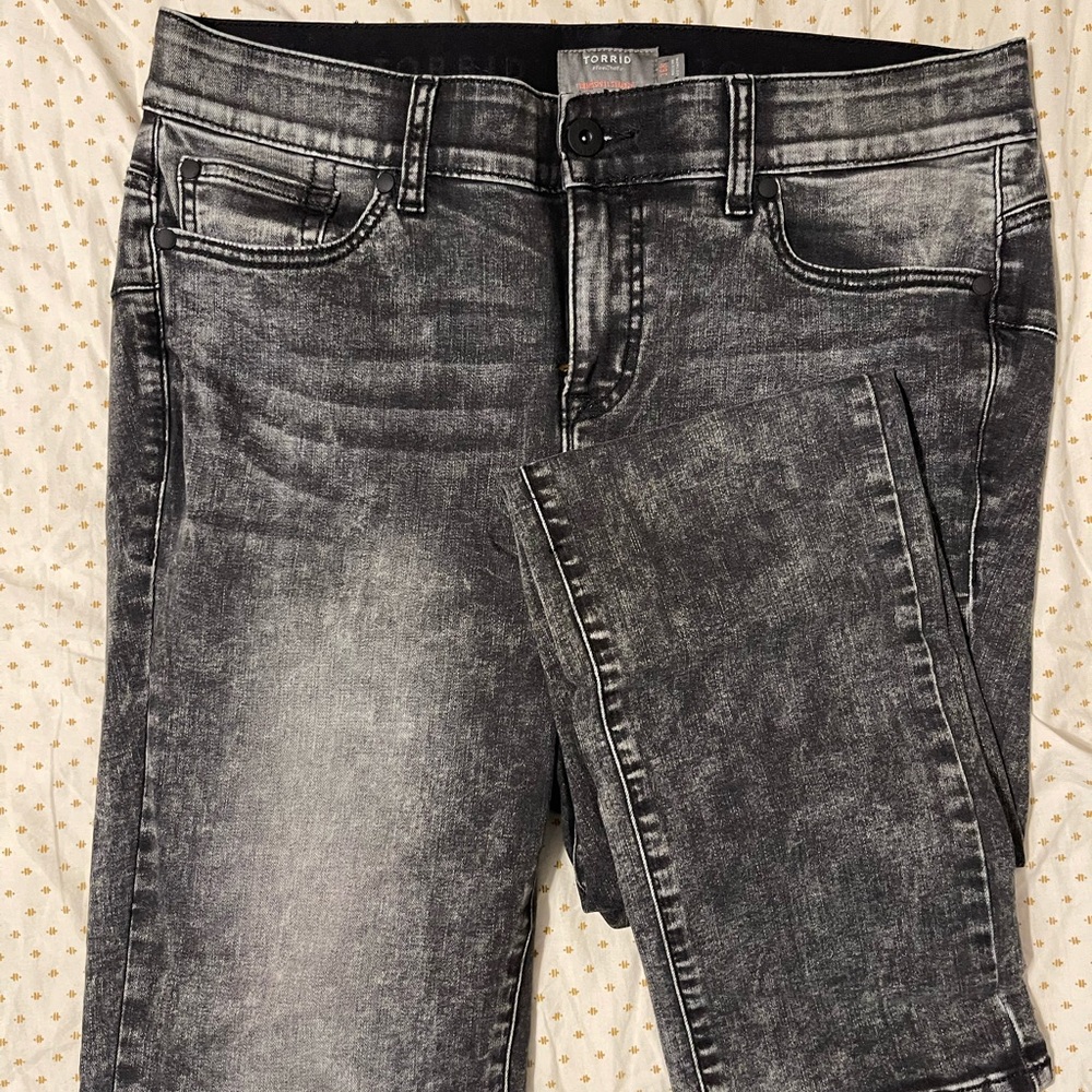 Torrid plus size ankle jeans. Size 16R